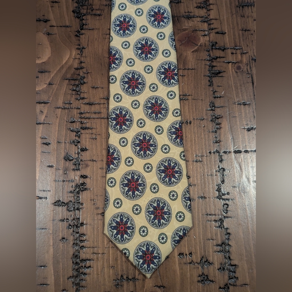 VTG- Burberry Medallion Tie - Picture 4 of 12
